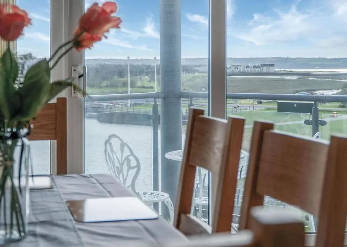 The Penthouse - 3 Bedroom Apartment - Llanelli