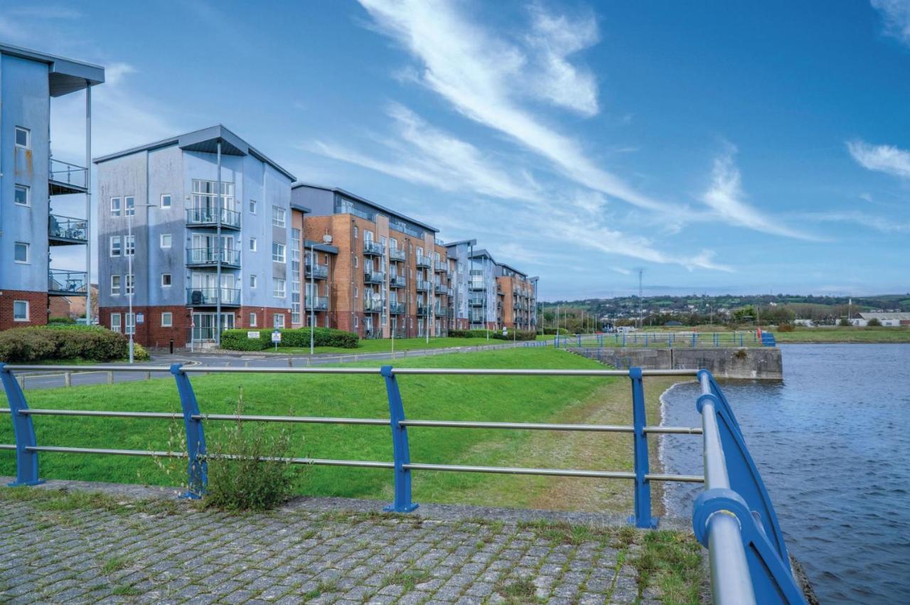 The Penthouse - 3 Bedroom - * Llanelli