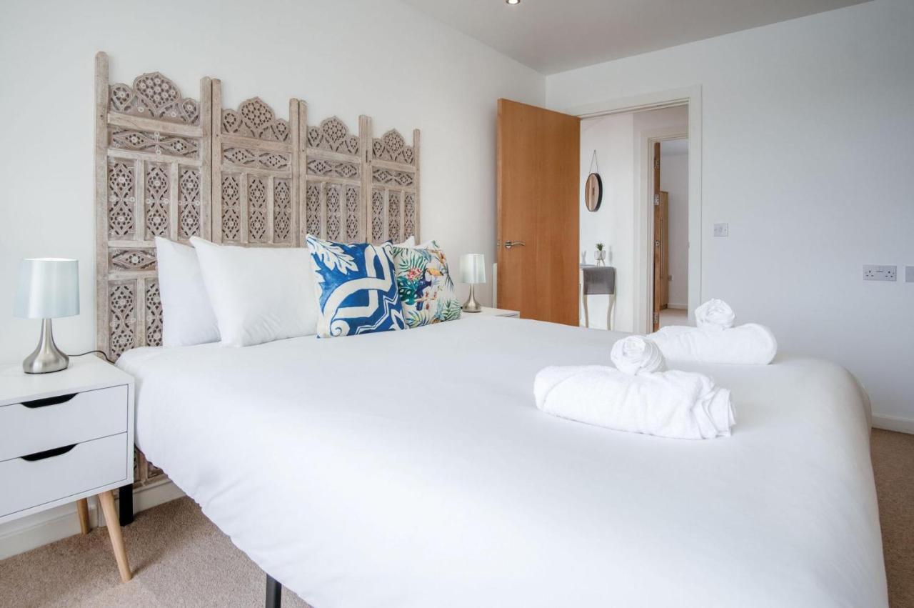 The Penthouse - 3 Bedroom - * Llanelli