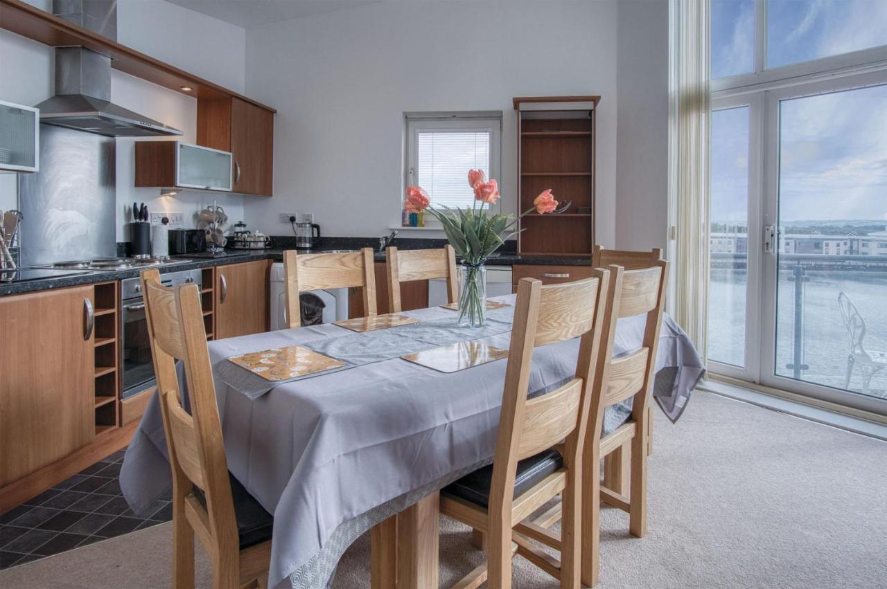 The Penthouse - 3 Bedroom - Apartment Llanelli
