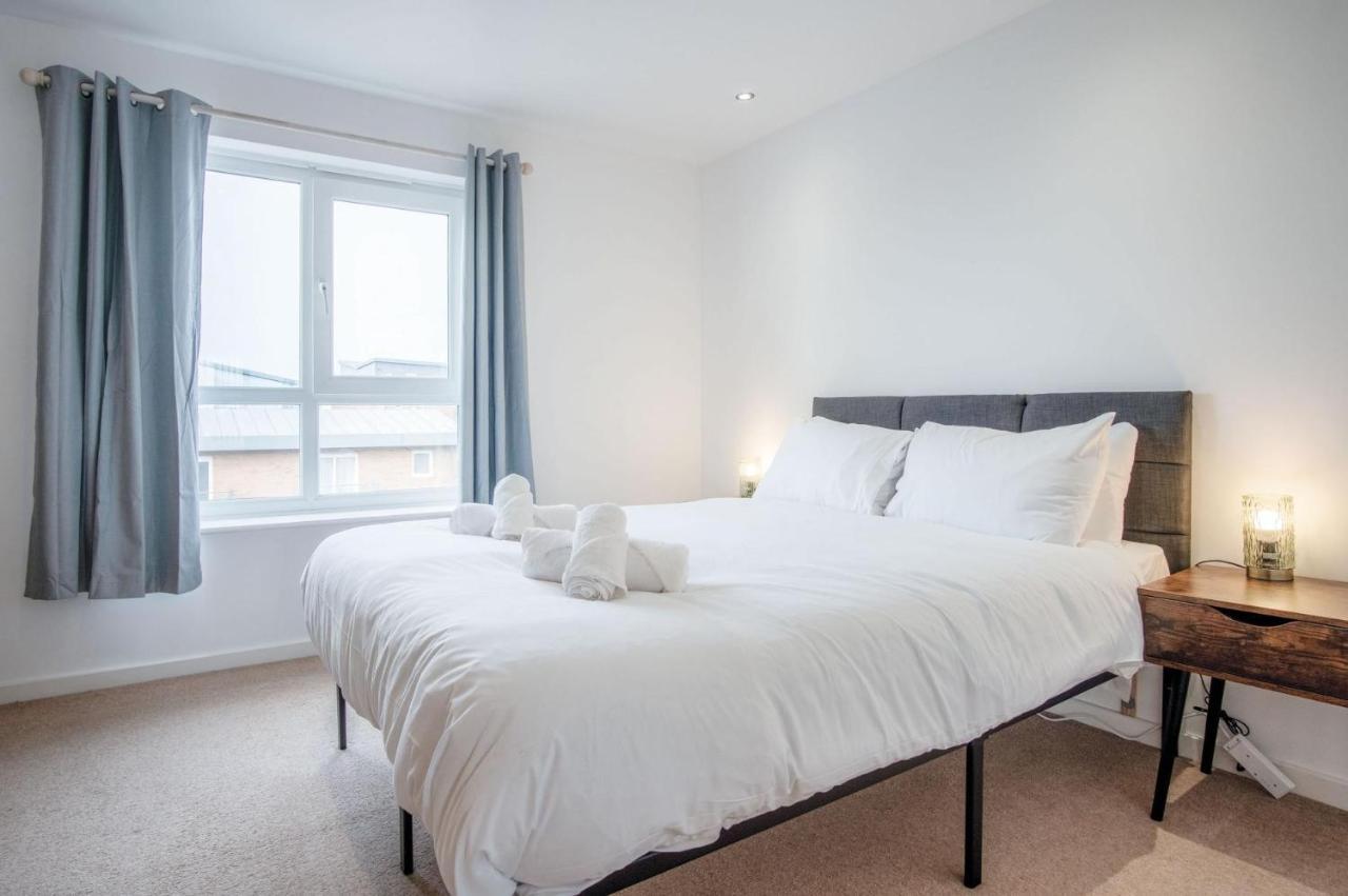The Penthouse - 3 Bedroom - Apartment Llanelli