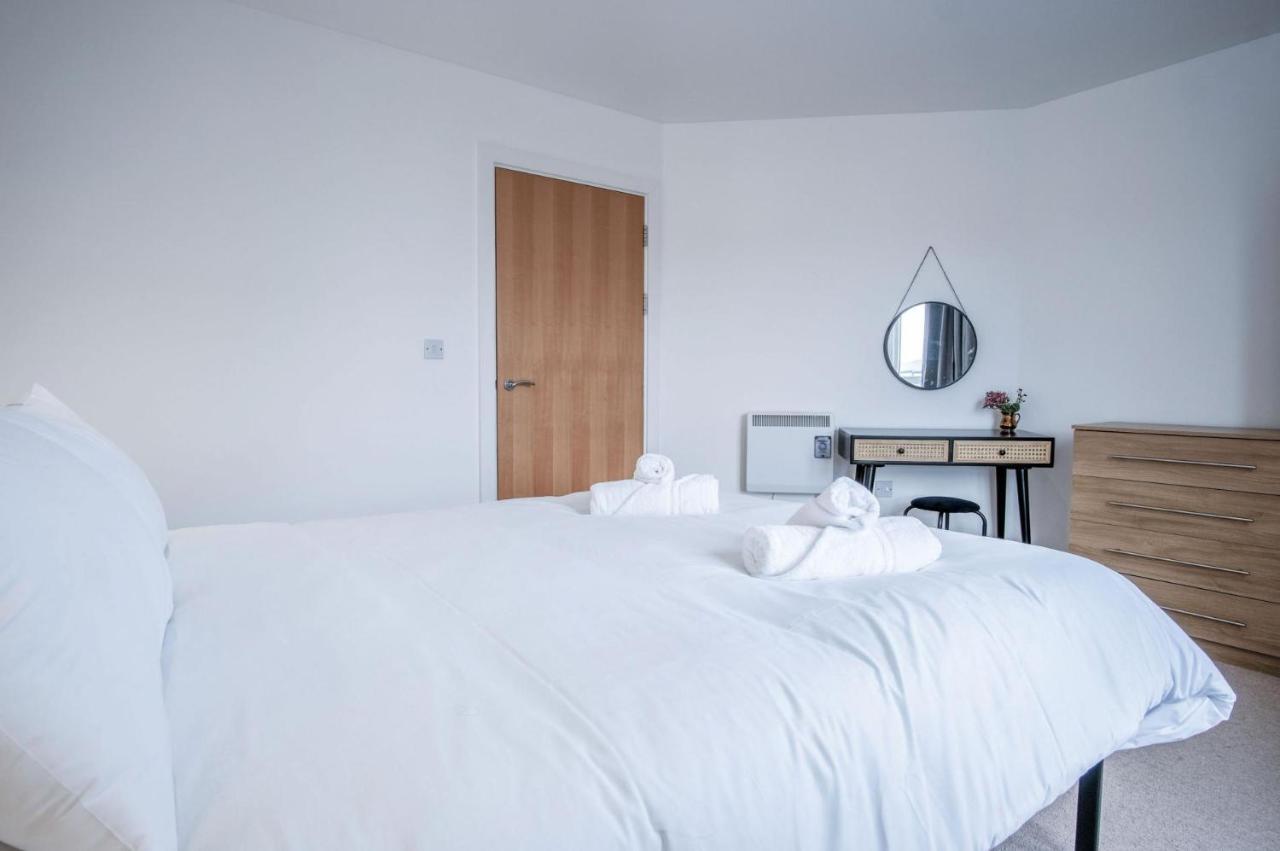 The Penthouse - 3 Bedroom - Apartment Llanelli